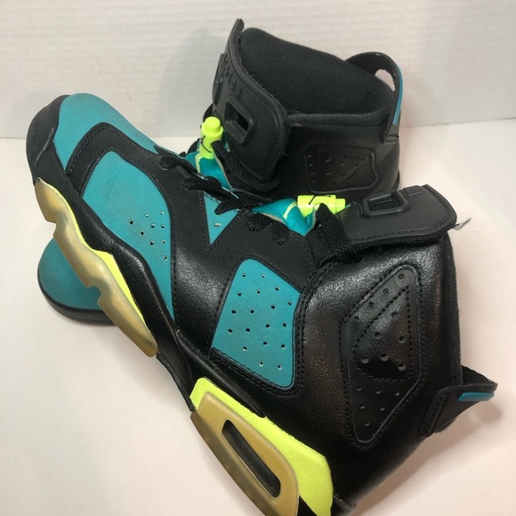 Kids Black and Teal Jordan’s - Picture 1 of 15